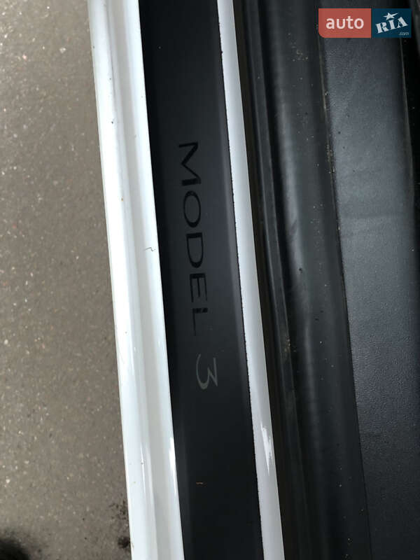 Седан Tesla Model 3 2021 в Києві