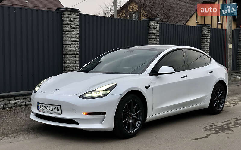 Седан Tesla Model 3 2021 в Києві
