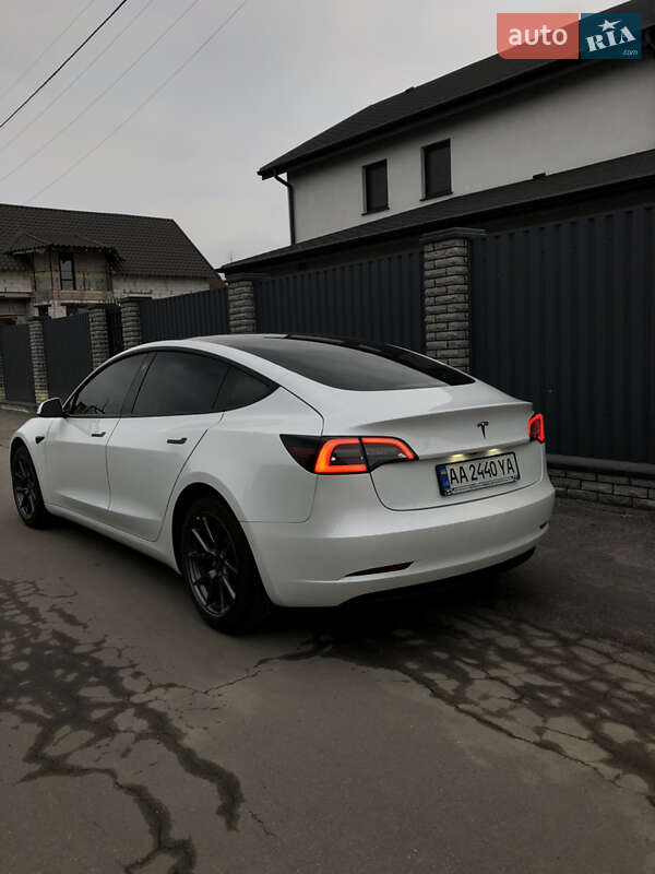 Седан Tesla Model 3 2021 в Києві