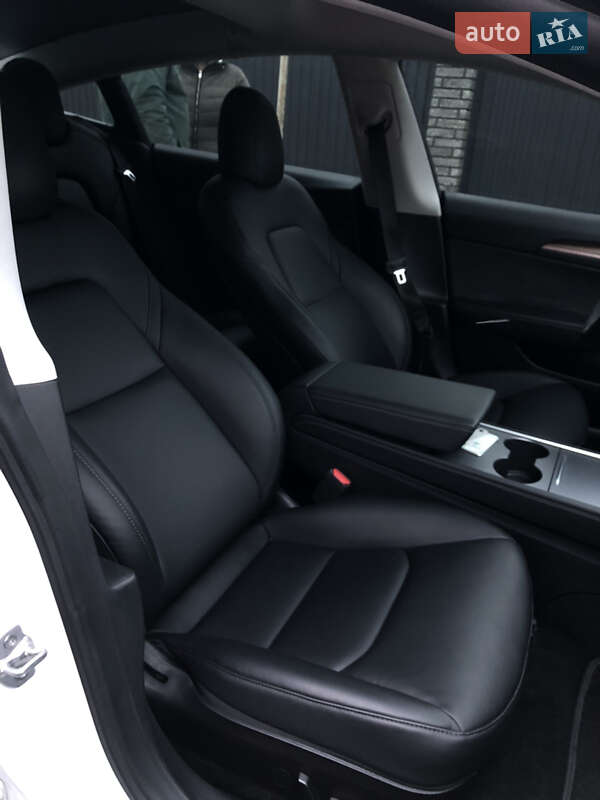 Седан Tesla Model 3 2021 в Києві