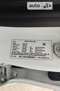 Седан Tesla Model 3 2021 в 