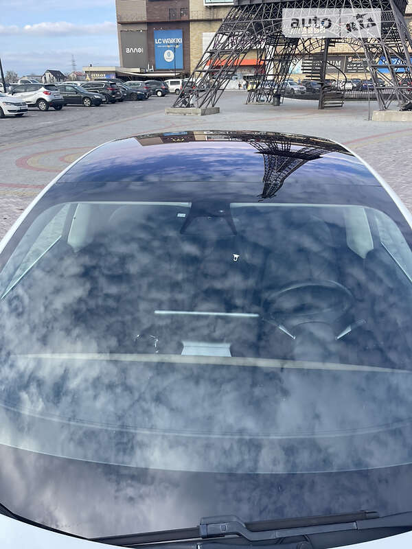 Седан Tesla Model 3 2019 в Києві