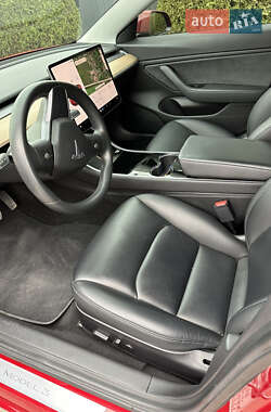 Седан Tesla Model 3 2019 в Львові