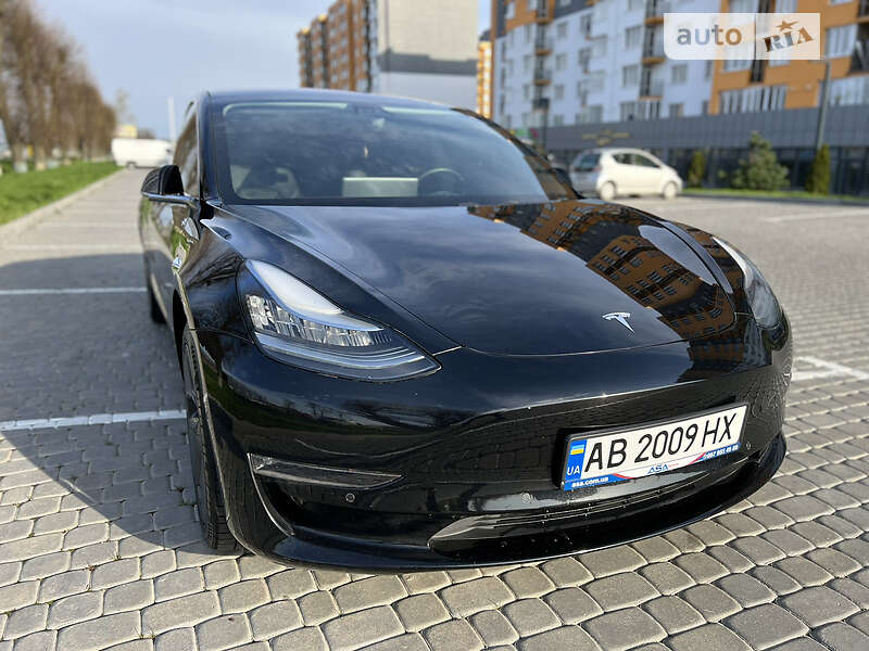 Седан Tesla Model 3 2019 в Виннице