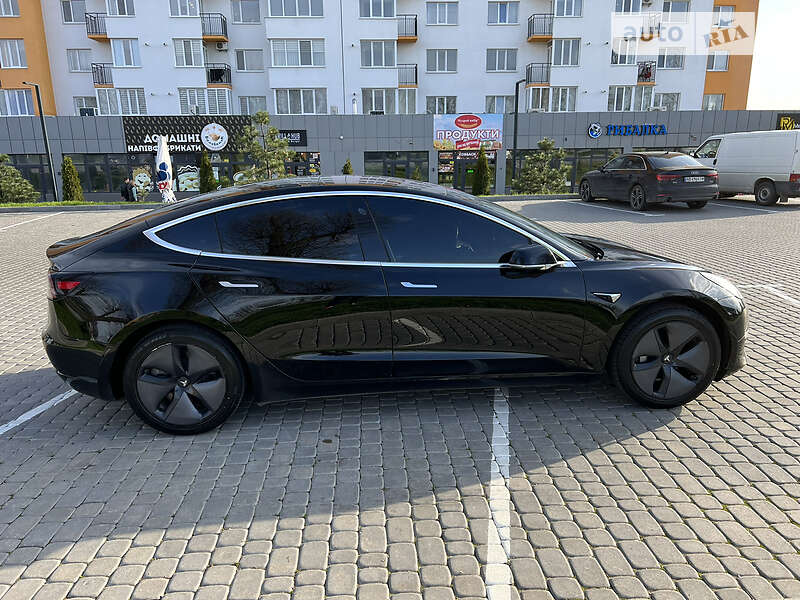 Седан Tesla Model 3 2019 в Виннице