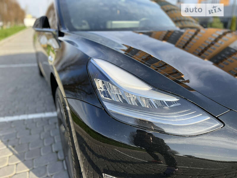 Седан Tesla Model 3 2019 в Виннице