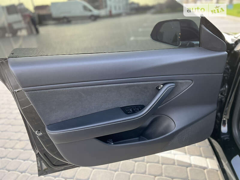 Седан Tesla Model 3 2019 в Виннице