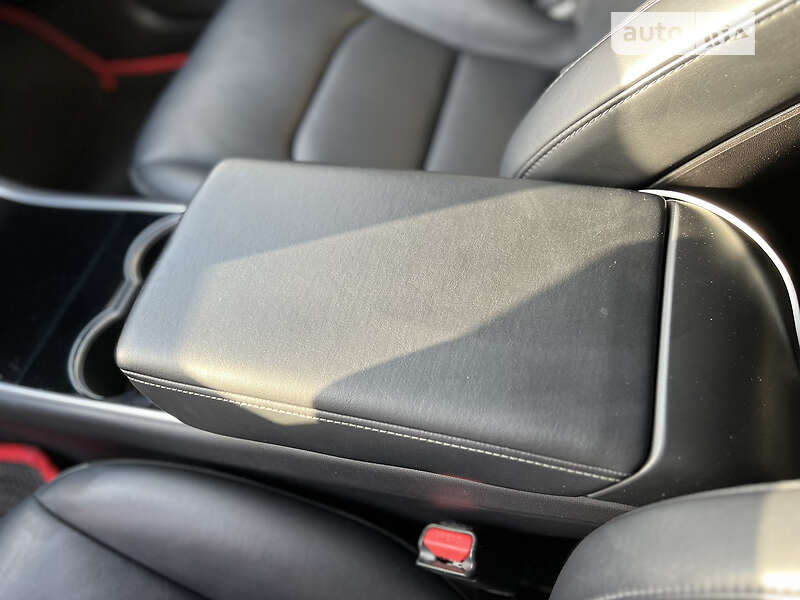 Седан Tesla Model 3 2019 в Виннице