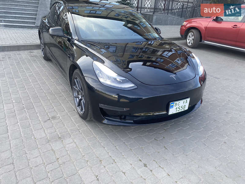 Седан Tesla Model 3 2019 в Шептицькому