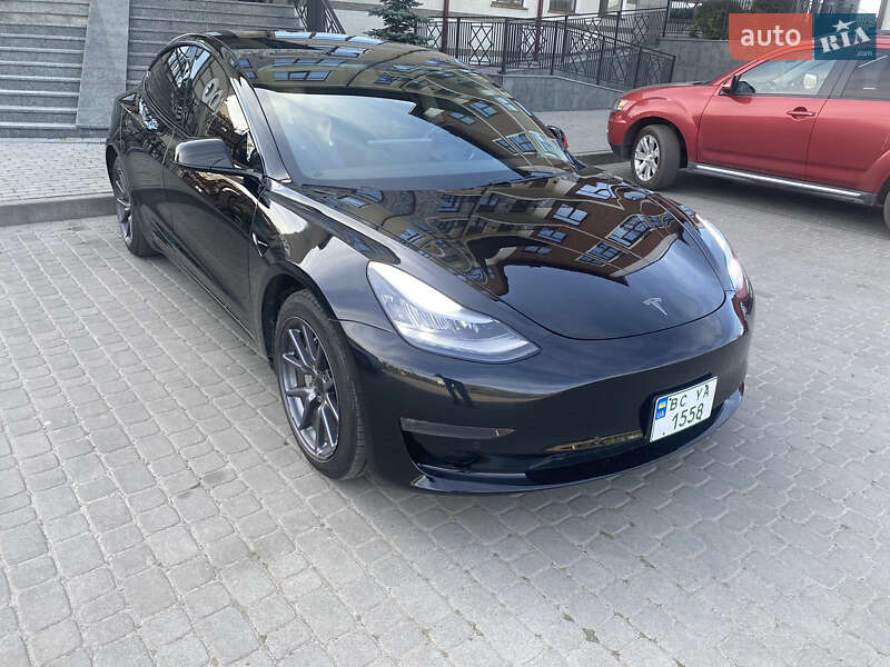 Седан Tesla Model 3 2019 в Шептицькому