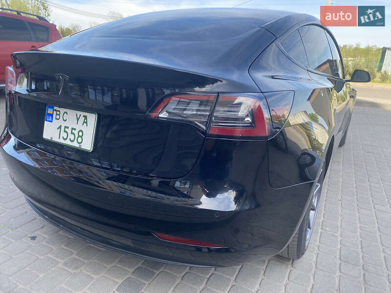 Седан Tesla Model 3 2019 в Шептицькому