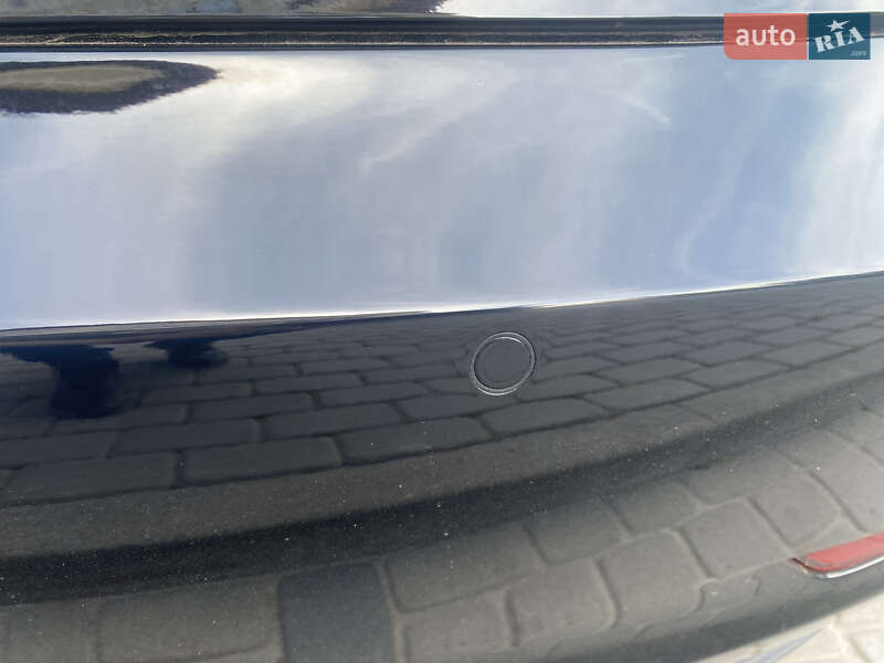 Седан Tesla Model 3 2019 в Шептицькому