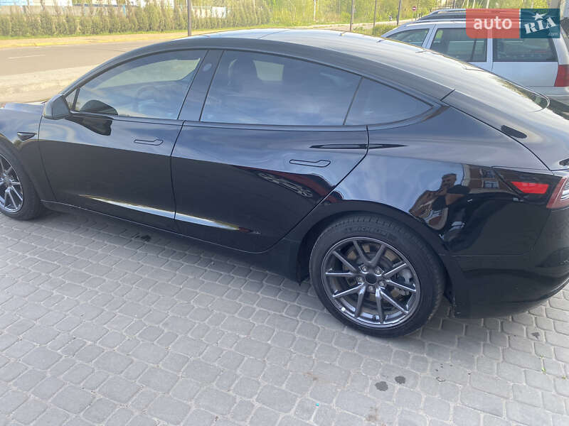 Седан Tesla Model 3 2019 в Шептицькому