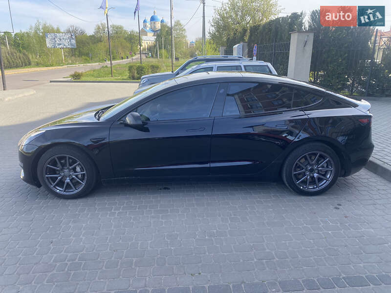 Седан Tesla Model 3 2019 в Шептицькому