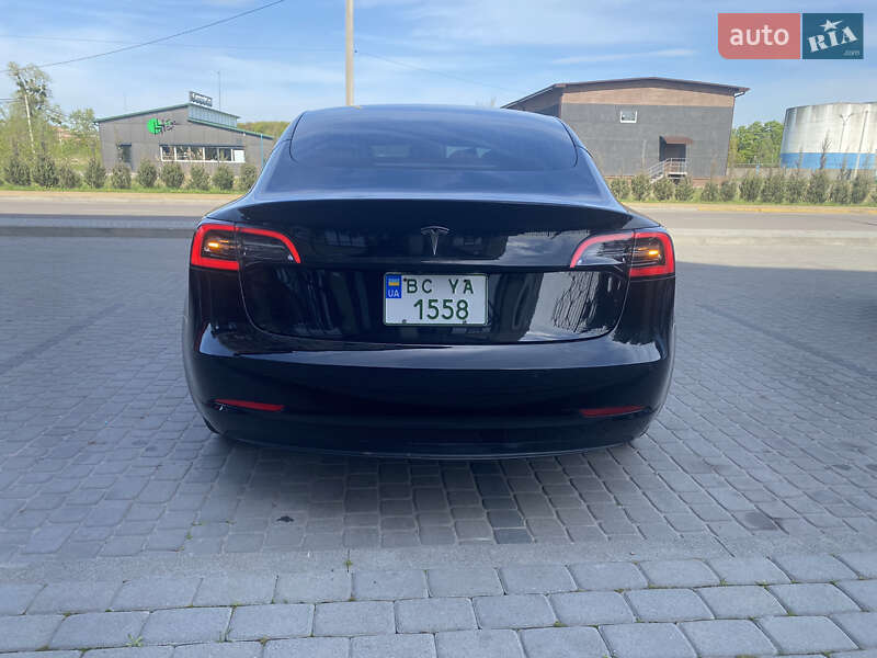 Седан Tesla Model 3 2019 в Шептицькому