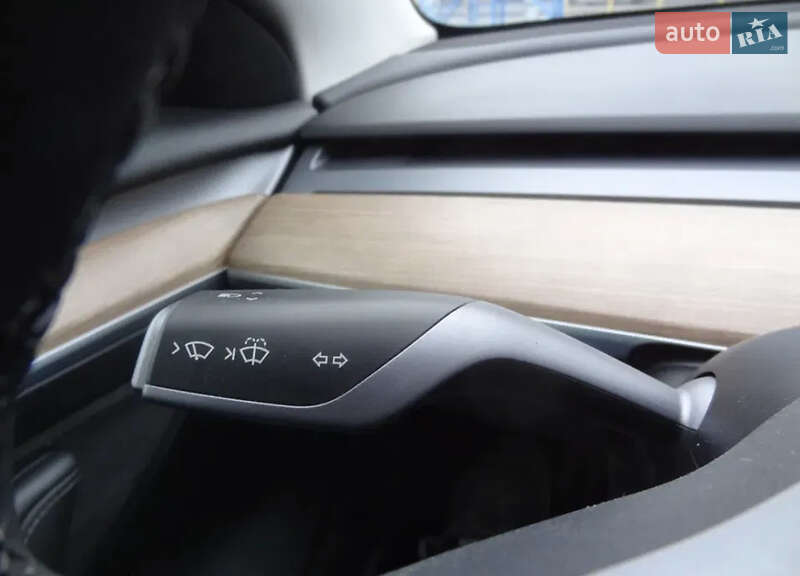 Седан Tesla Model 3 2018 в Киеве