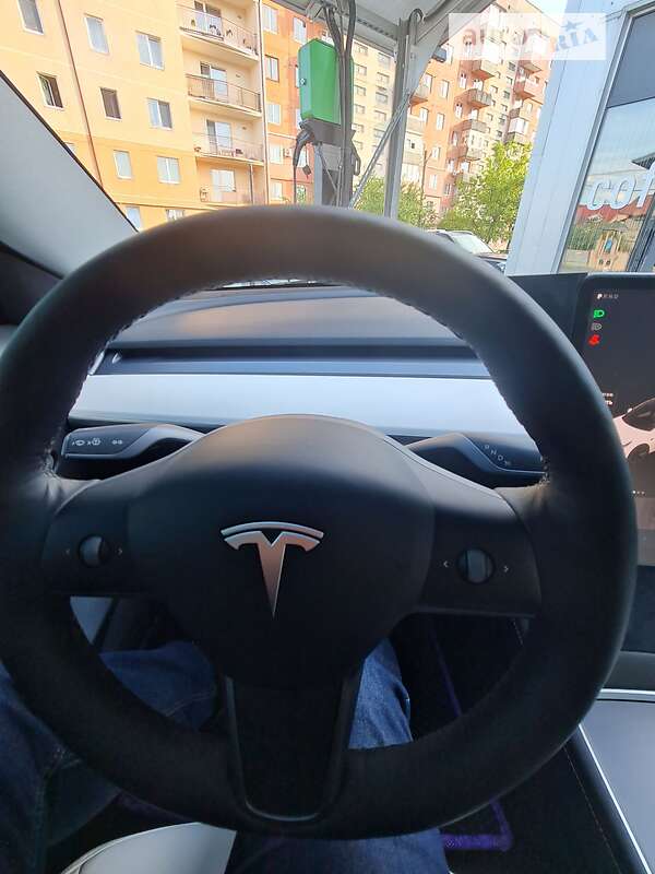 Седан Tesla Model 3 2021 в Мукачевому