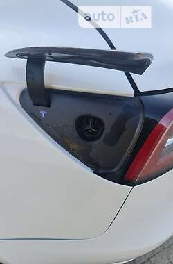 Седан Tesla Model 3 2021 в Мукачевому