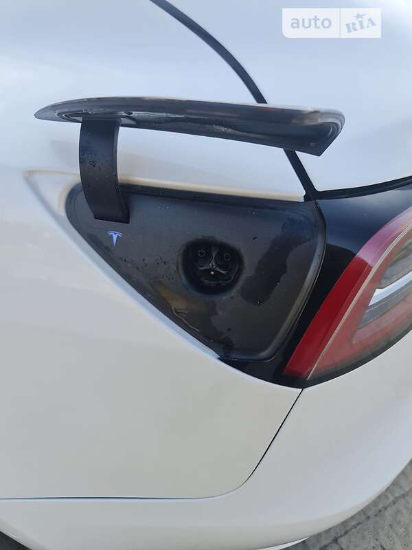 Седан Tesla Model 3 2021 в Мукачевому