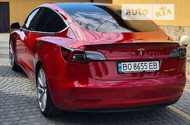 Седан Tesla Model 3 2018 в Кременце