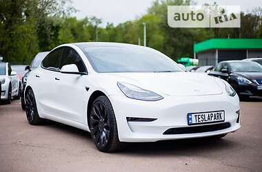 Седан Tesla Model 3 2021 в 
