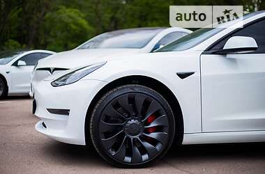 Седан Tesla Model 3 2021 в 