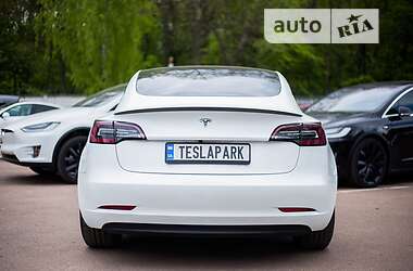 Седан Tesla Model 3 2021 в 