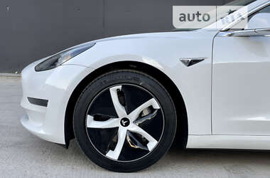 Седан Tesla Model 3 2020 в 