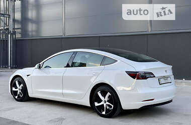 Седан Tesla Model 3 2020 в 