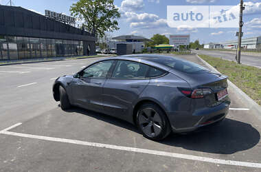 Седан Tesla Model 3 2021 в 
