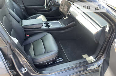 Седан Tesla Model 3 2021 в 