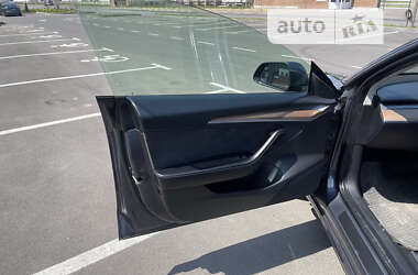 Седан Tesla Model 3 2021 в 