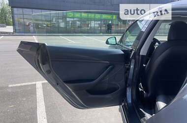 Седан Tesla Model 3 2021 в 