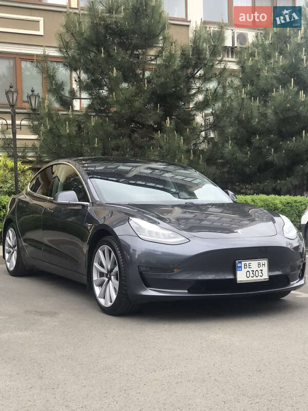 Седан Tesla Model 3 2018 в Одесі