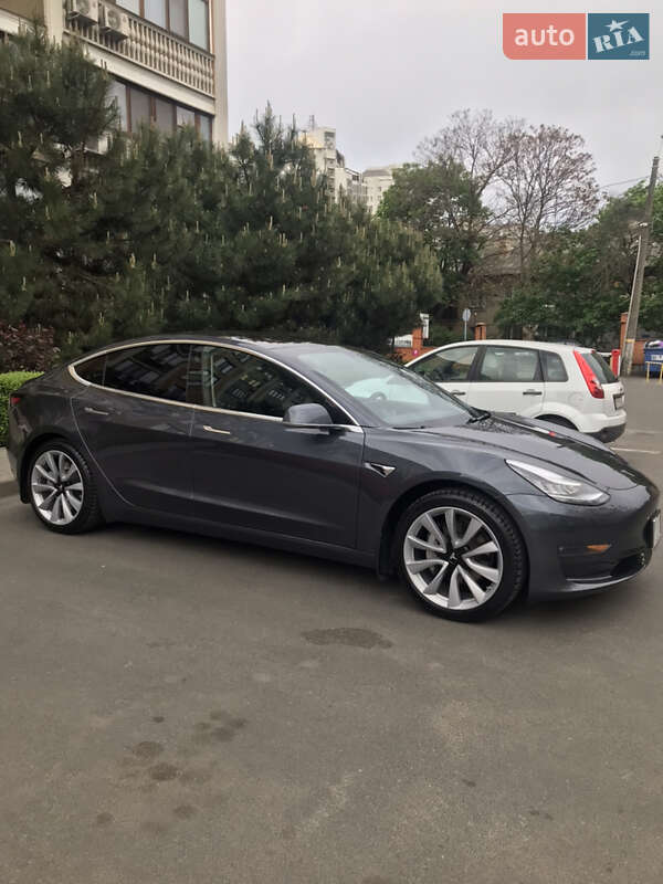 Седан Tesla Model 3 2018 в Одесі