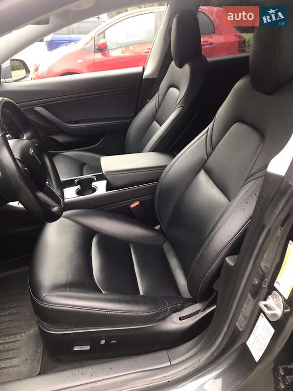 Седан Tesla Model 3 2018 в Одесі