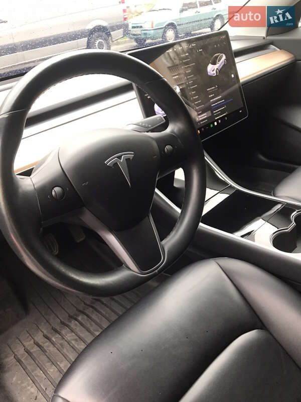 Седан Tesla Model 3 2018 в Одесі