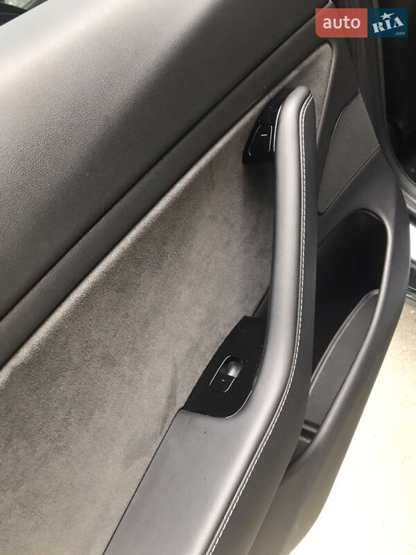 Седан Tesla Model 3 2018 в Одесі
