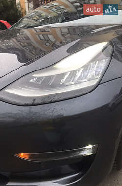Седан Tesla Model 3 2018 в Одесі