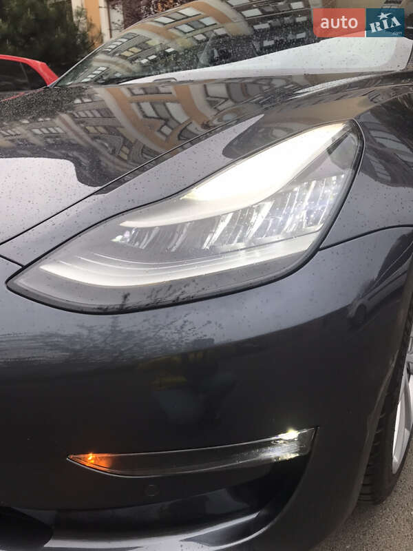 Седан Tesla Model 3 2018 в Одесі