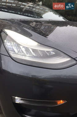 Седан Tesla Model 3 2018 в Одесі