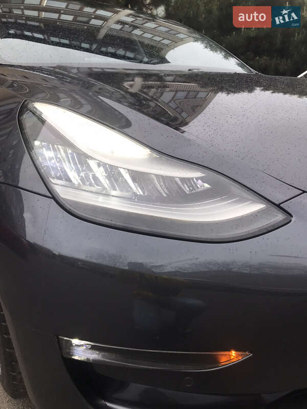 Седан Tesla Model 3 2018 в Одесі