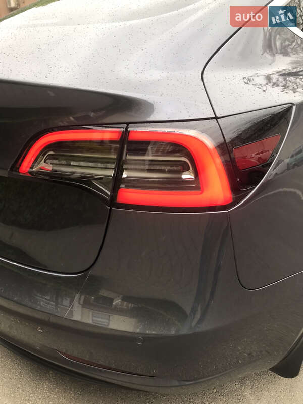 Седан Tesla Model 3 2018 в Одесі