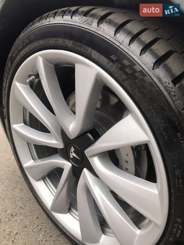 Седан Tesla Model 3 2018 в Одессе