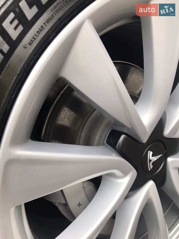 Седан Tesla Model 3 2018 в Одесі