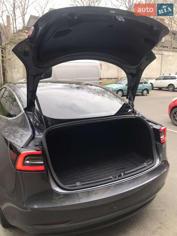 Седан Tesla Model 3 2018 в Одесі