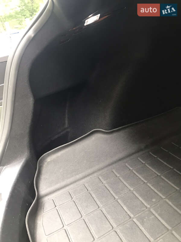Седан Tesla Model 3 2018 в Одесі