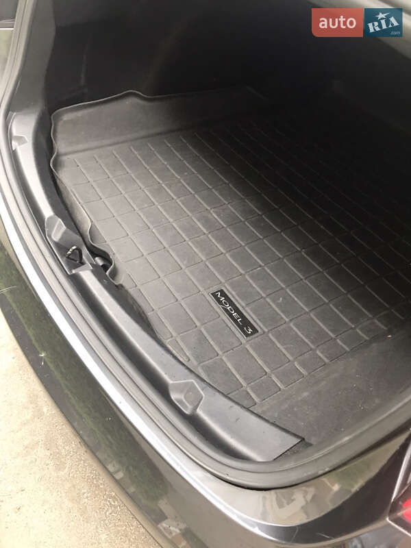 Седан Tesla Model 3 2018 в Одесі