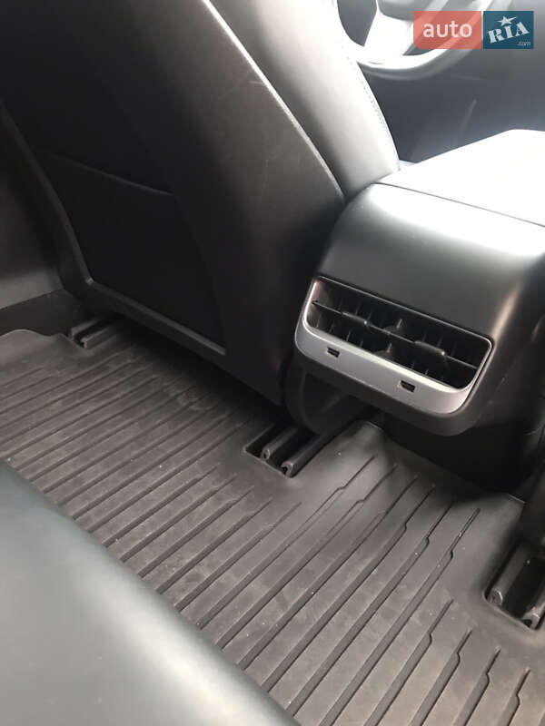 Седан Tesla Model 3 2018 в Одесі