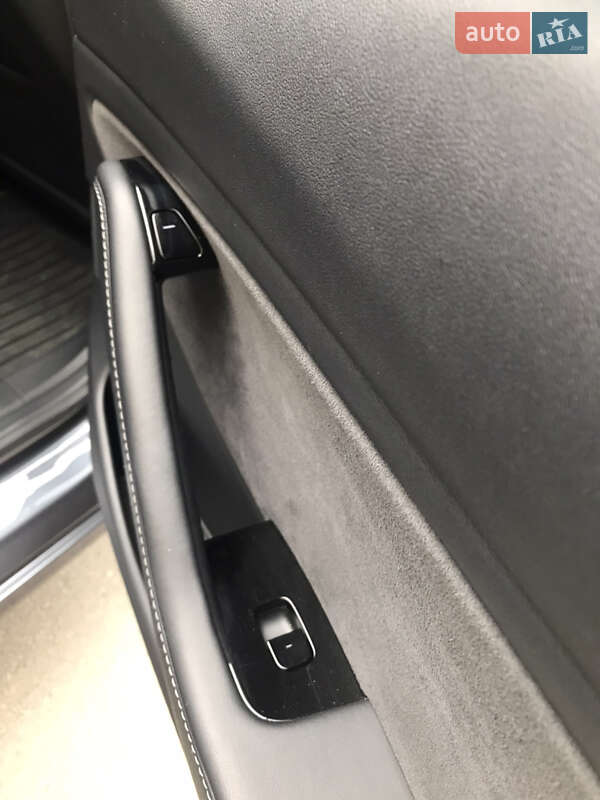 Седан Tesla Model 3 2018 в Одесі